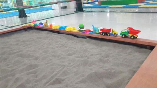 1358